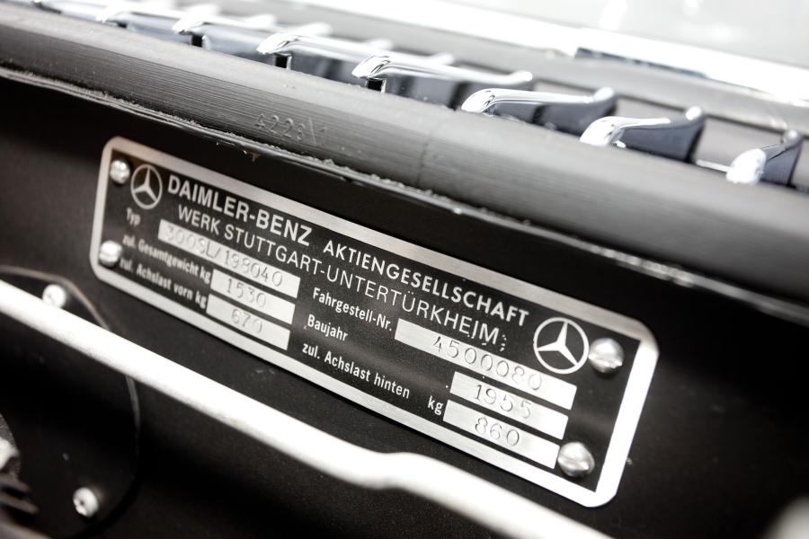 Детали интерьера Mercedes-Benz 300 SL Gullwing Coupe 1955 года  (фото 48 из 54)